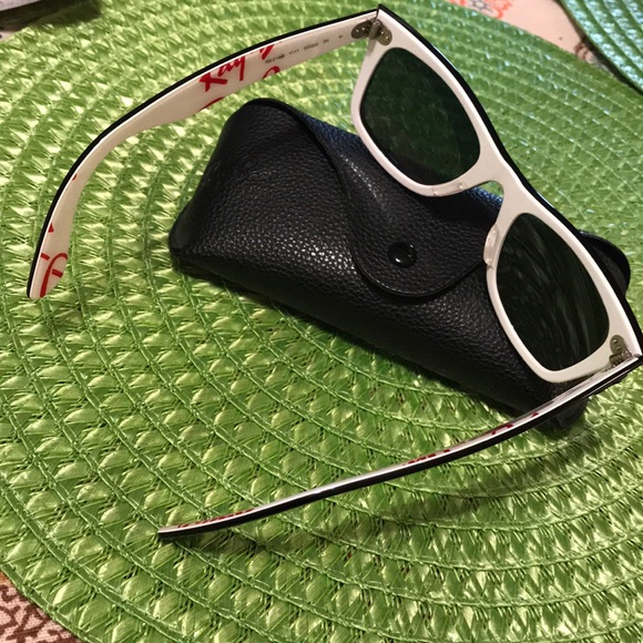 Ray-Ban Wayfarer - Picture 2 of 3